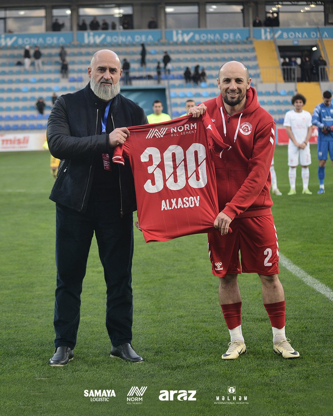 Slavik Alxasova hədiyyə təqdim olundu