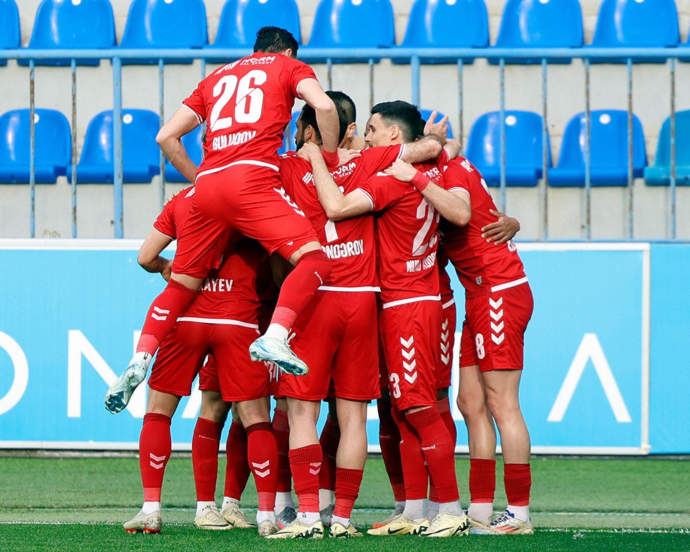 İlk oyunda qələbə