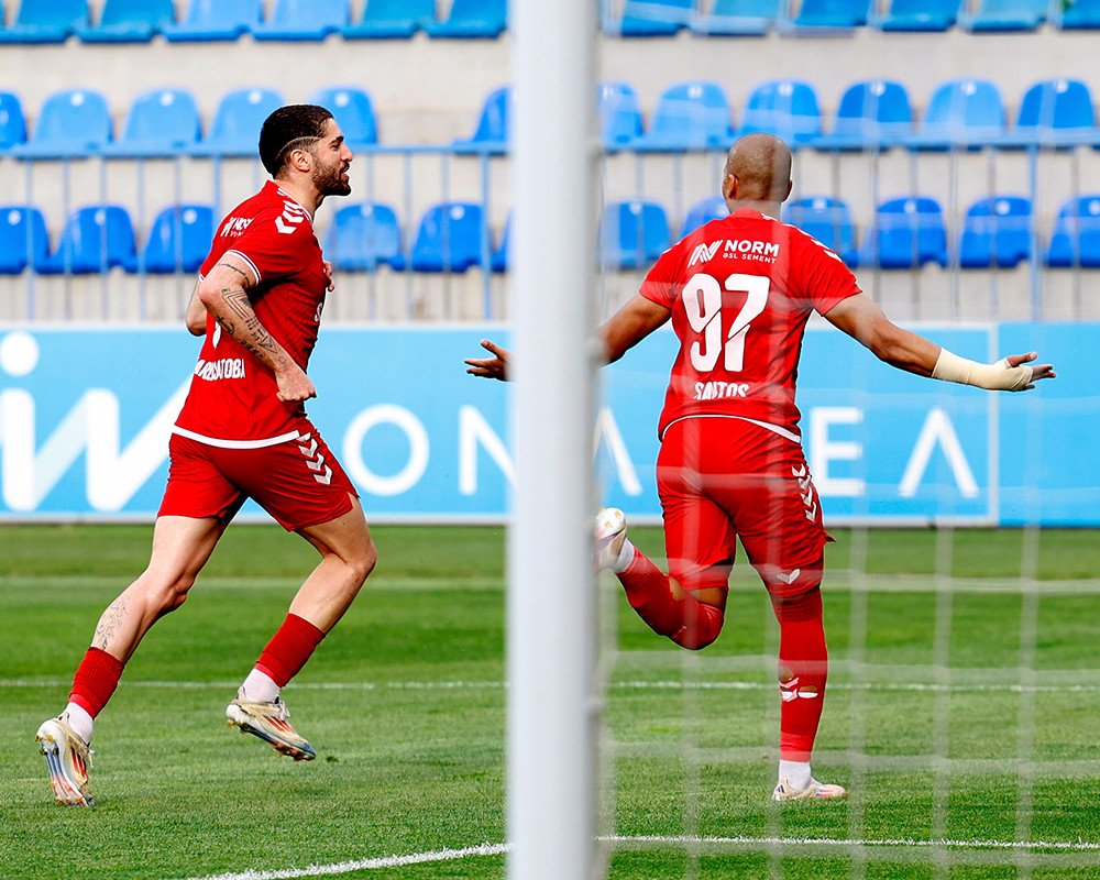 Evdə 10-cu, kubokda 30-cu
