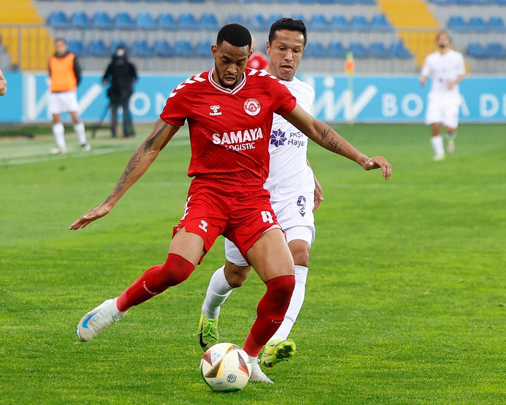 İqor Ribeiro ilə müqavilənin müddəti uzadılıb
